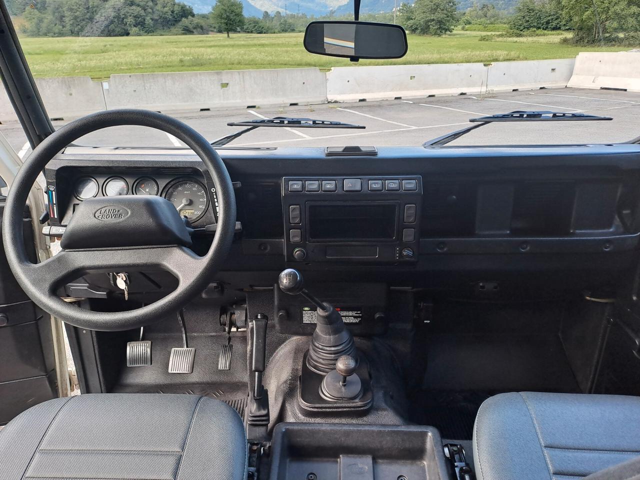 LAND ROVER DEFENDER 90