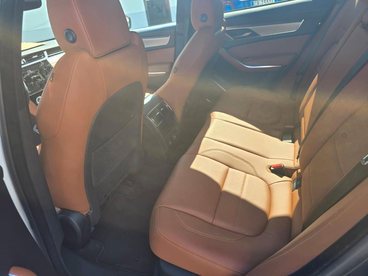 Jaguar F-Pace 2.0 D 204 CV AWD aut. R-Dynamic SE