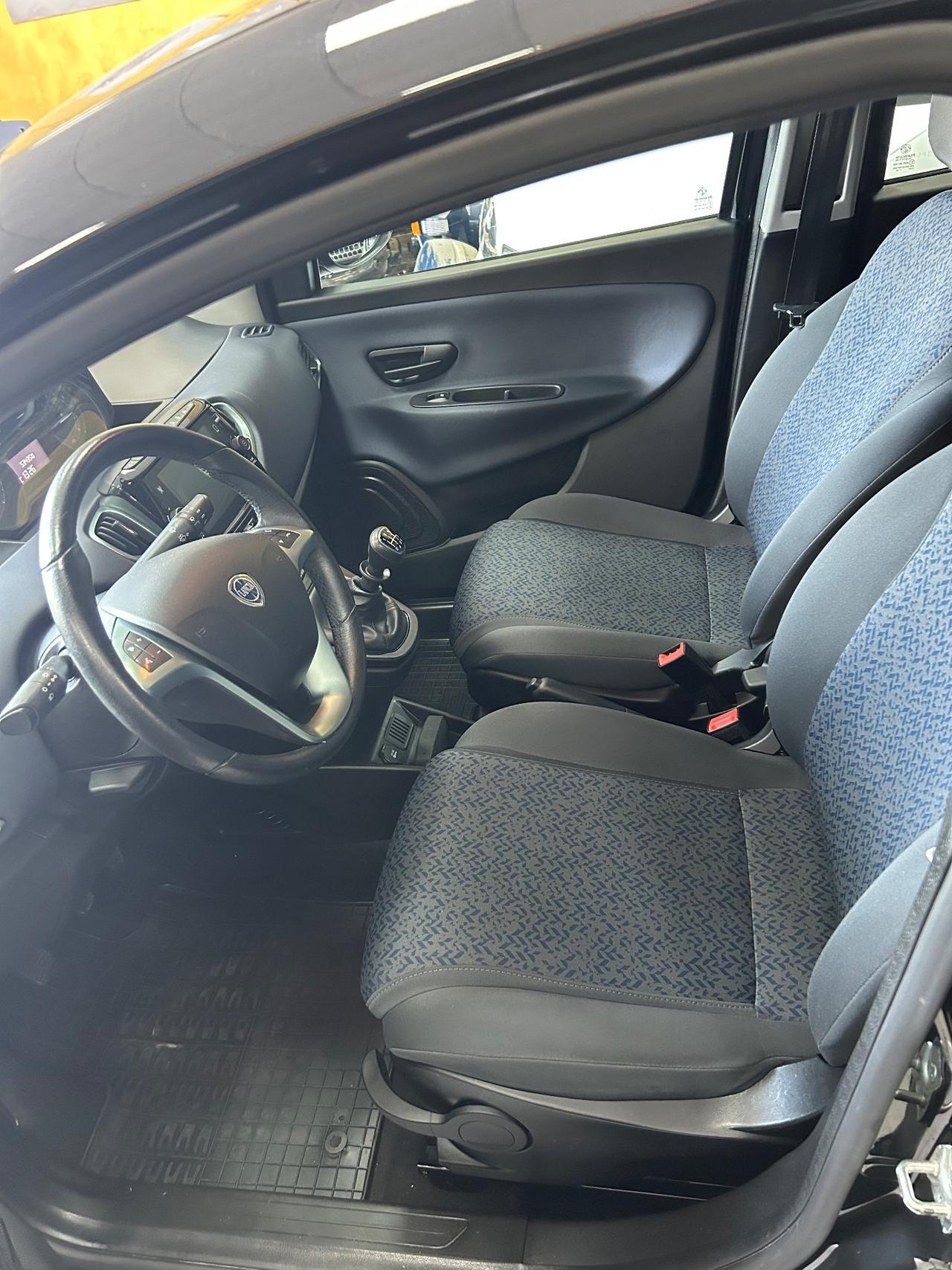 LANCIA YPSILON 1.0 Ibrida “GARANZIA 2 ANNI”-2023