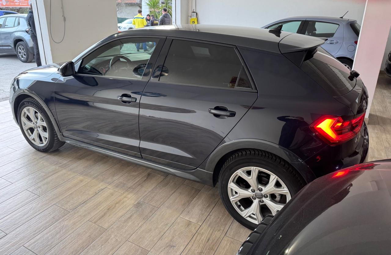 Audi A1 citycarver 30 TFSI S tronic Identity Contrast