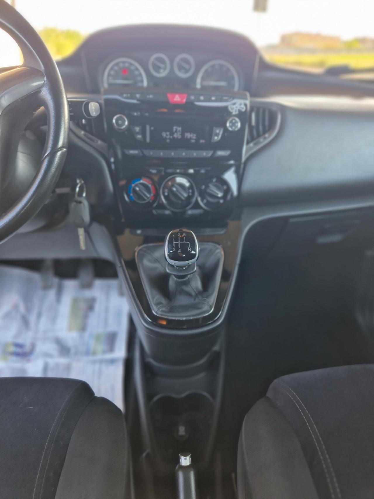 Lancia Ypsilon 1.2 69 CV Unyca