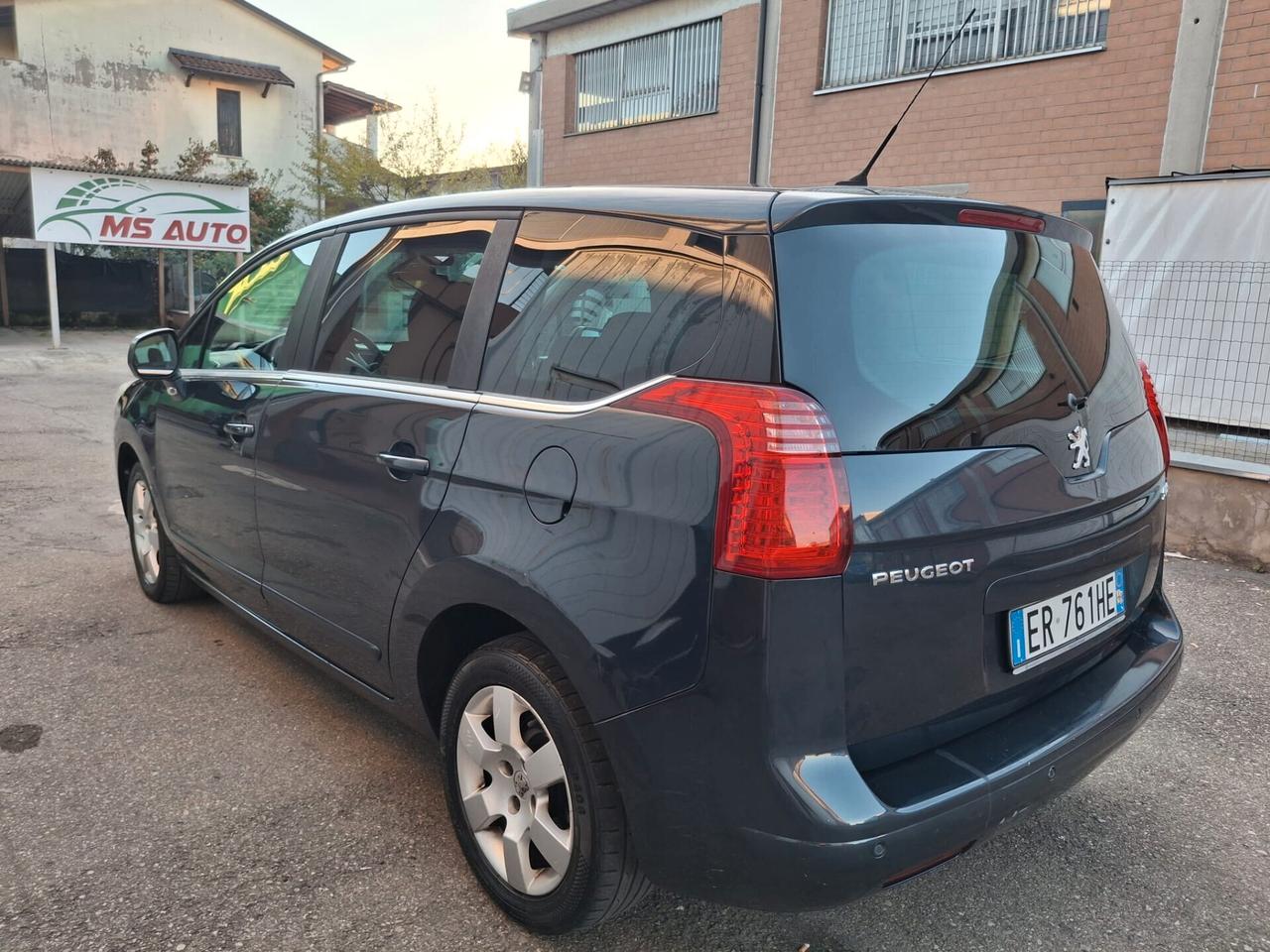 Peugeot 5008 1.6 HDi 115CV Business 7 POSTI
