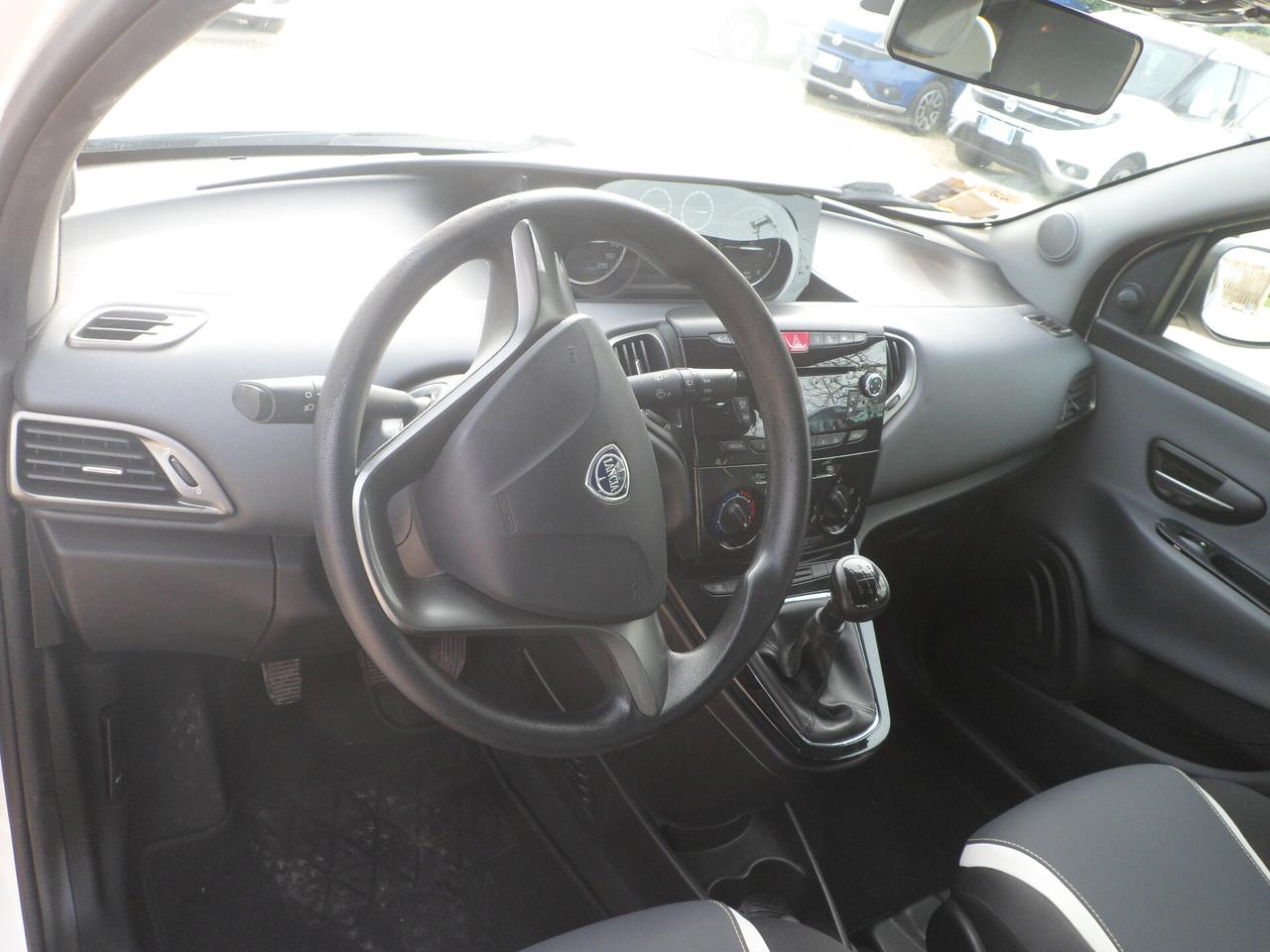 Lancia Ypsilon 0.9 TwinAir 85 CV 5 porte S&S Platinum