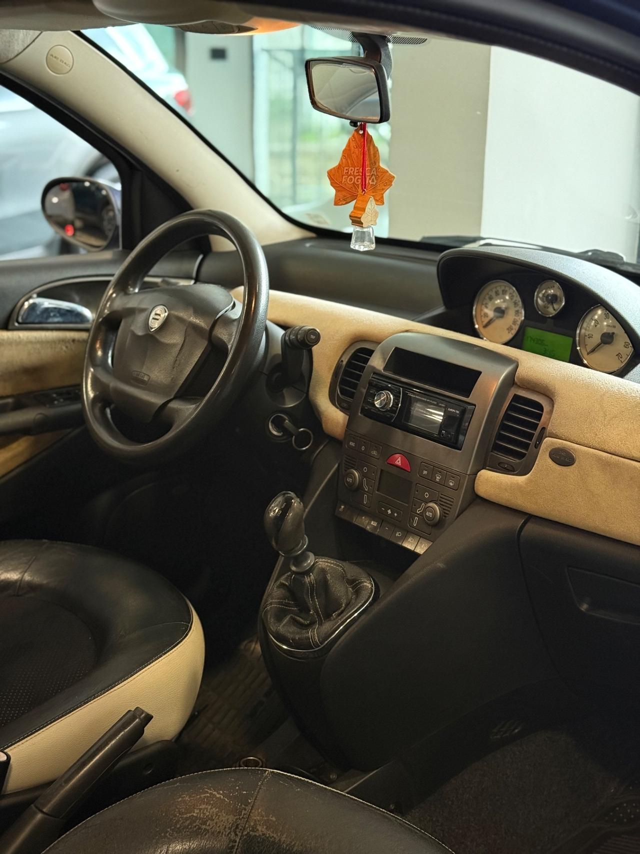 Lancia Ypsilon 1.2 16V Argento GPL