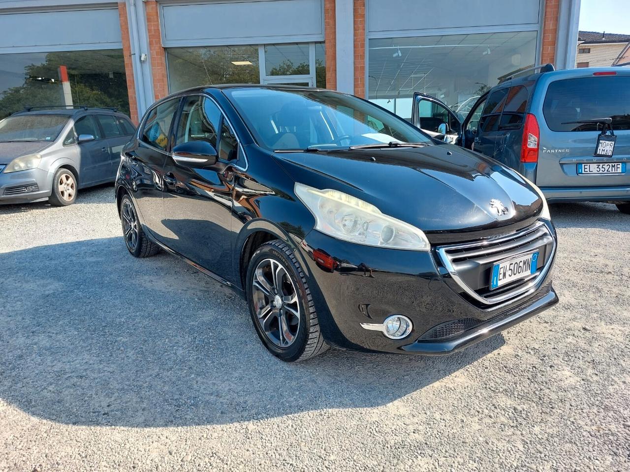 Peugeot 208 PureTech 82 5 porte Allure OK NEOPATENTATI