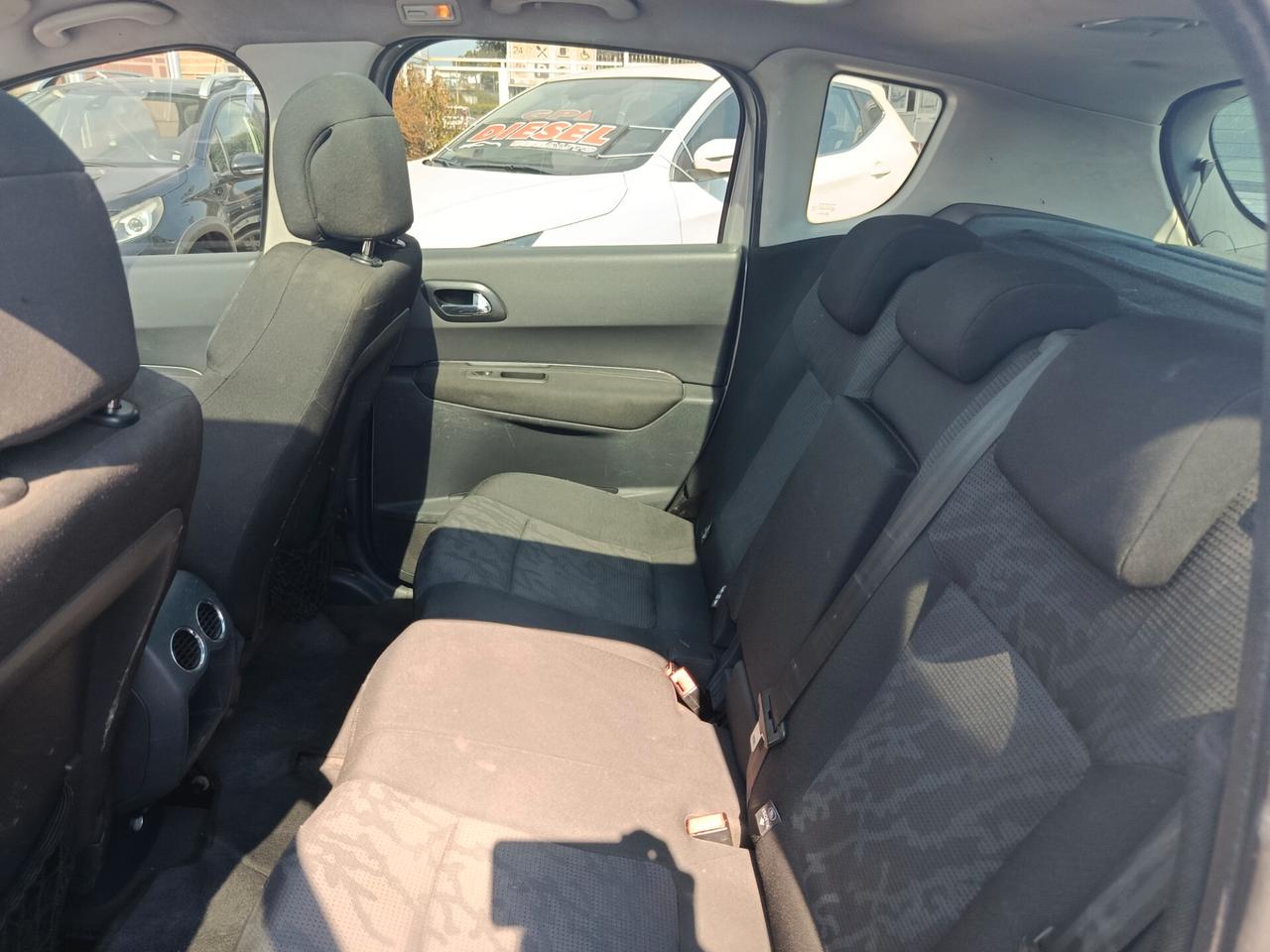 Peugeot 3008 1.6 HDi 112CV cambio robotizzato Premium