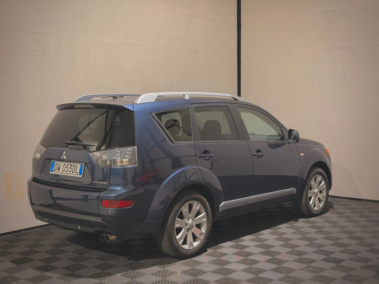 Mitsubishi Outlander 2.0 DI-D Intense - Autocarro