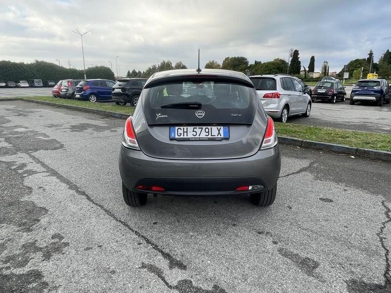 Lancia Ypsilon 1.0 FireFly 5 porte S&S Hybrid Silver