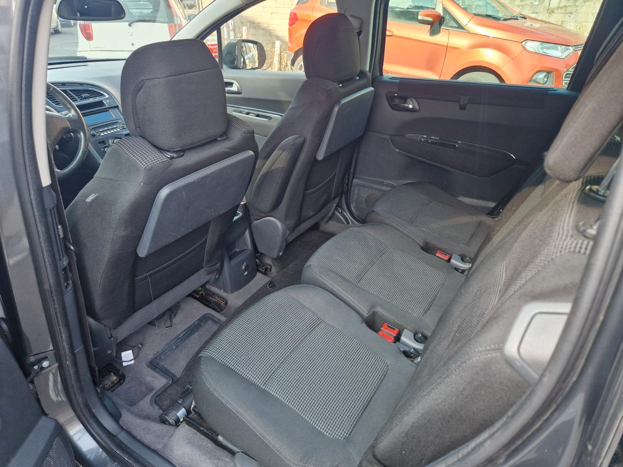 Peugeot 5008 1.6 HDi 110CV cambio robotizzato Tecno