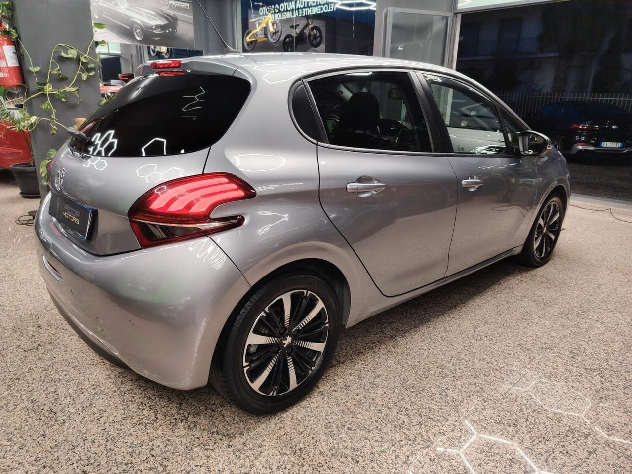 Peugeot 208 BlueHDi 100 S&S 5 porte Signature