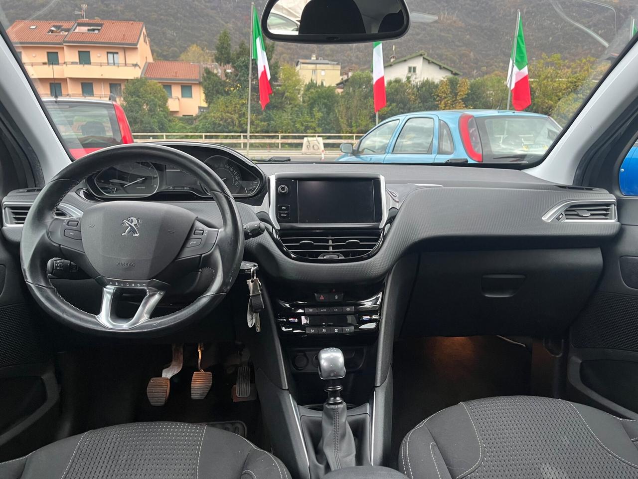 PEUGEOT 208 NEOPATENTATI