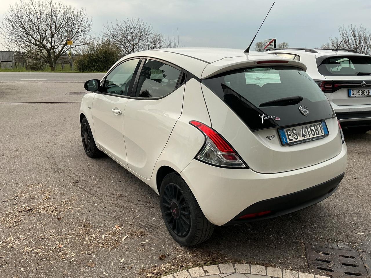 Lancia Ypsilon 1.2 benzina Neopatentati