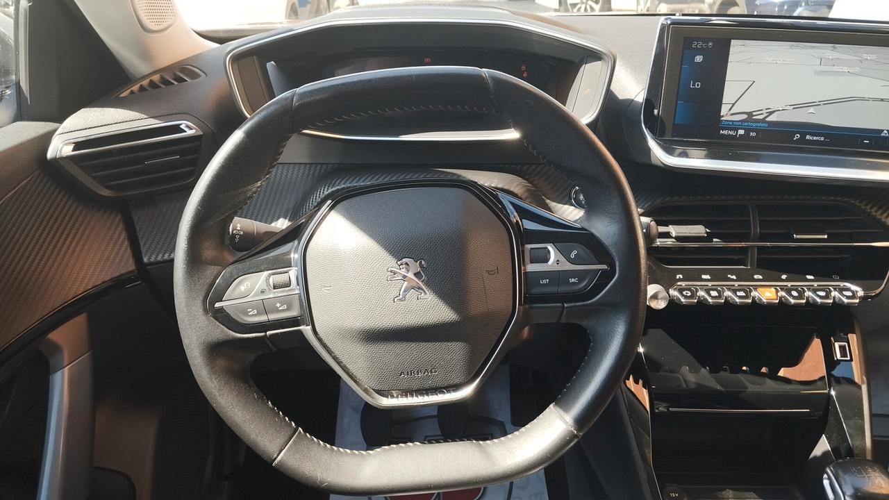PEUGEOT 2008 1.2 BENZ-NAVI-2020