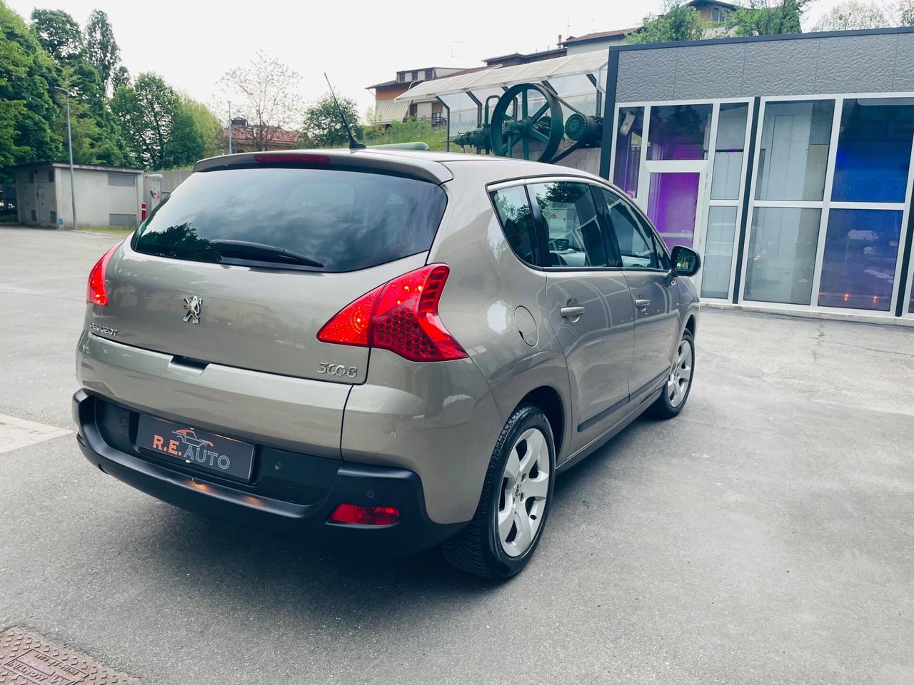 Peugeot 3008 1.6 HDi 115CV Business