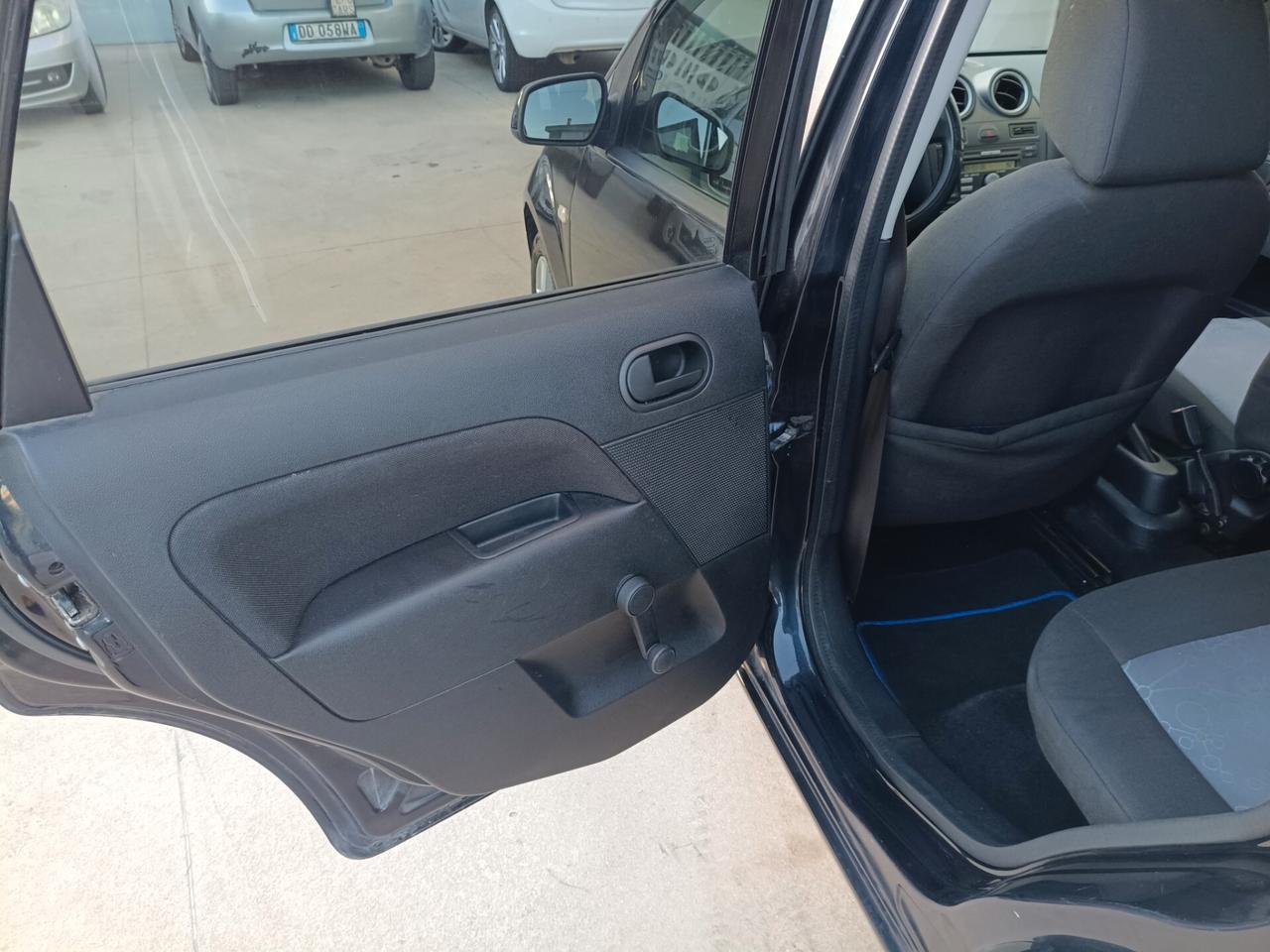 Ford Fiesta 1.2 16V 5p. Ghia