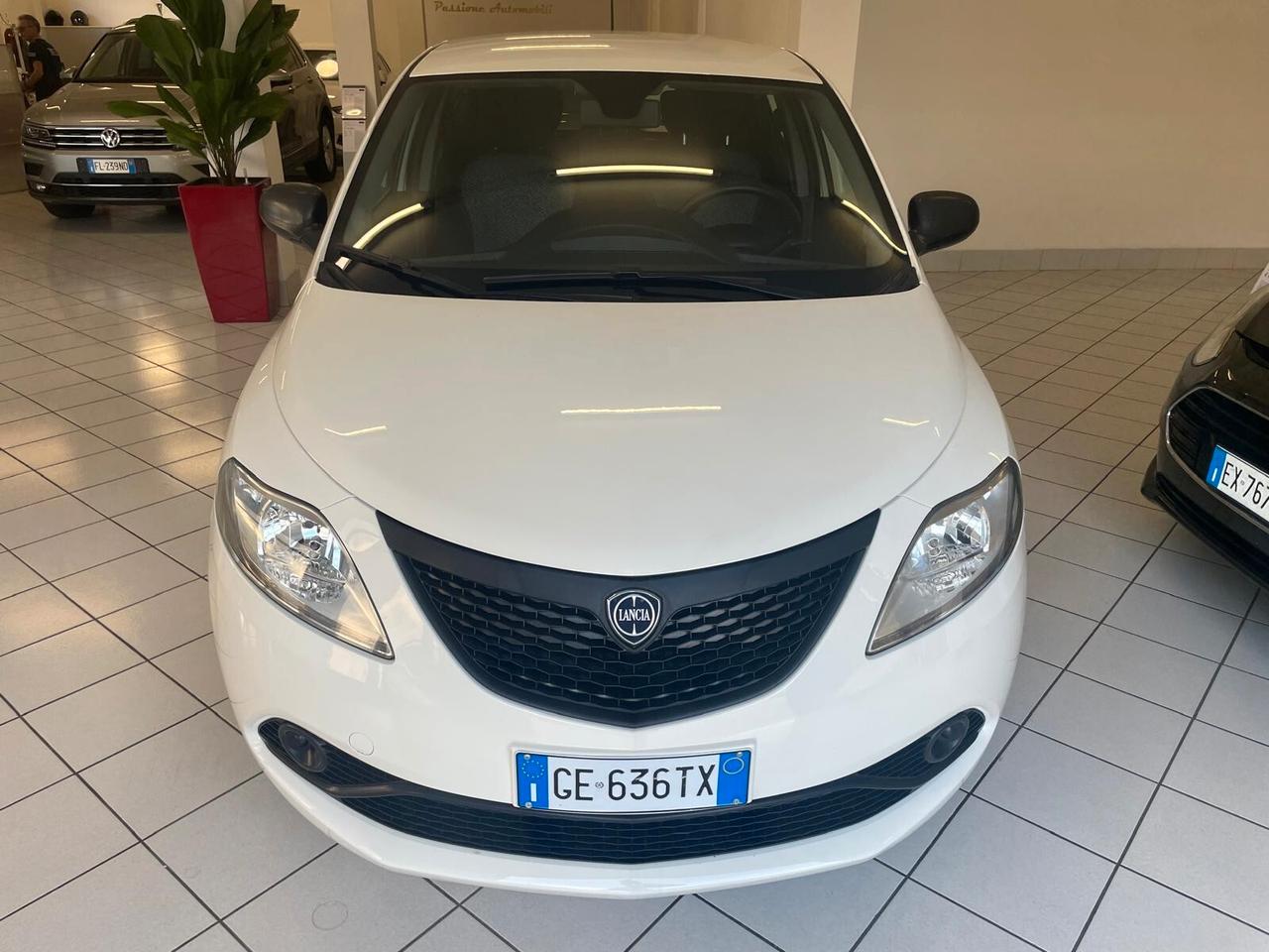 Lancia Ypsilon 1.0 FireFly 5 porte S&S Hybrid Ecochic Silver