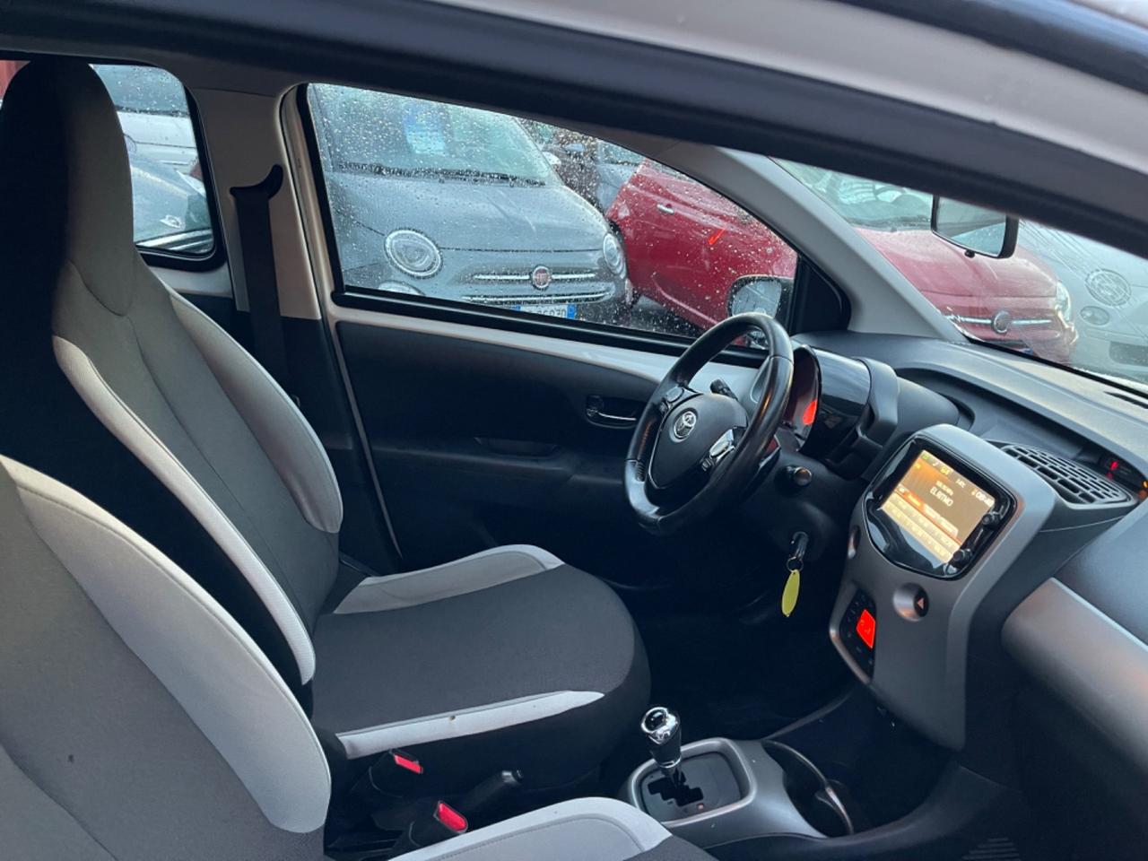 Aygo 1.0 VVT-i 72 CV-unipro-automatica-neopatentati