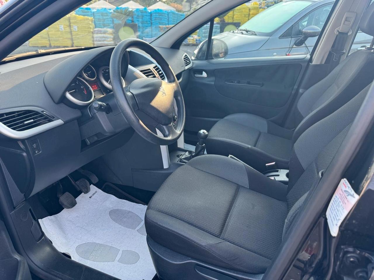 Peugeot 207 1.4 BENZ 5P UNIPRO SOLO 64000 KM - 2012