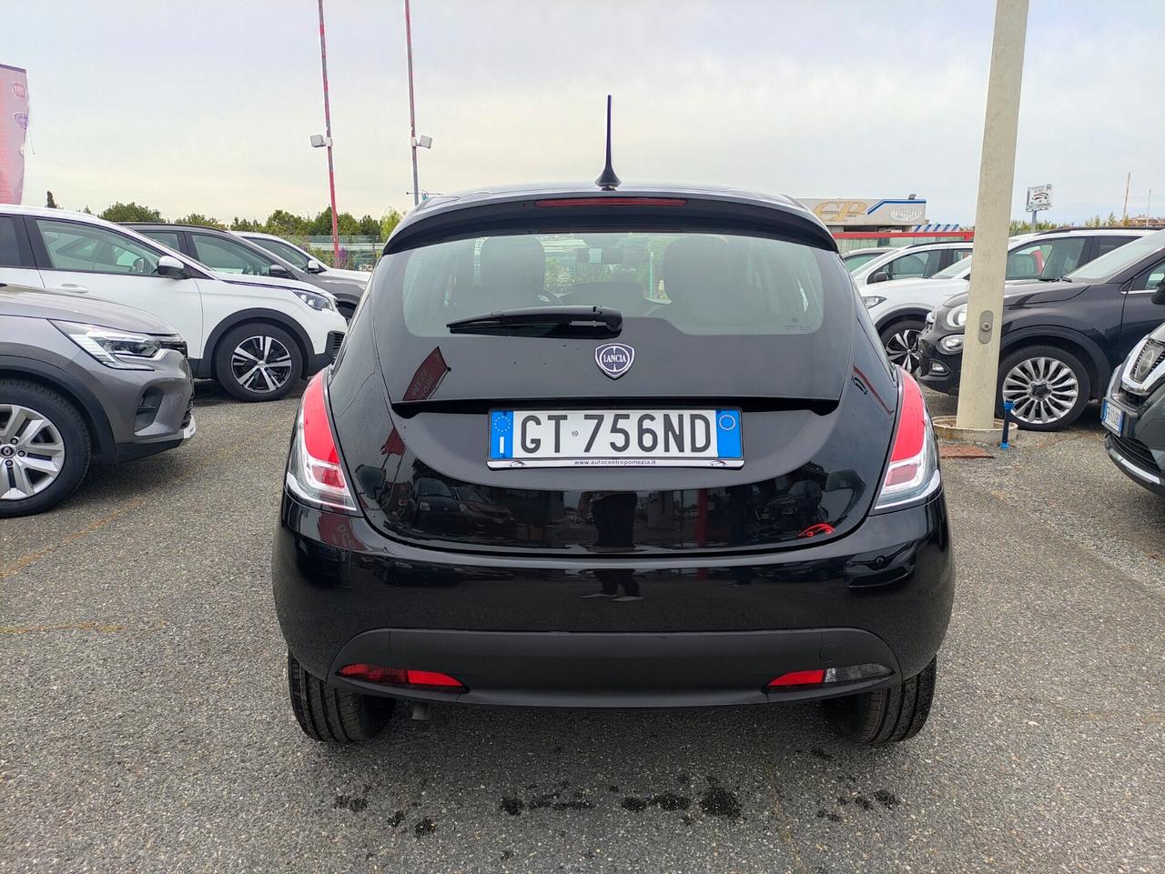 Lancia Ypsilon 1.0 FireFly 5 porte S&S Hybryd Gold