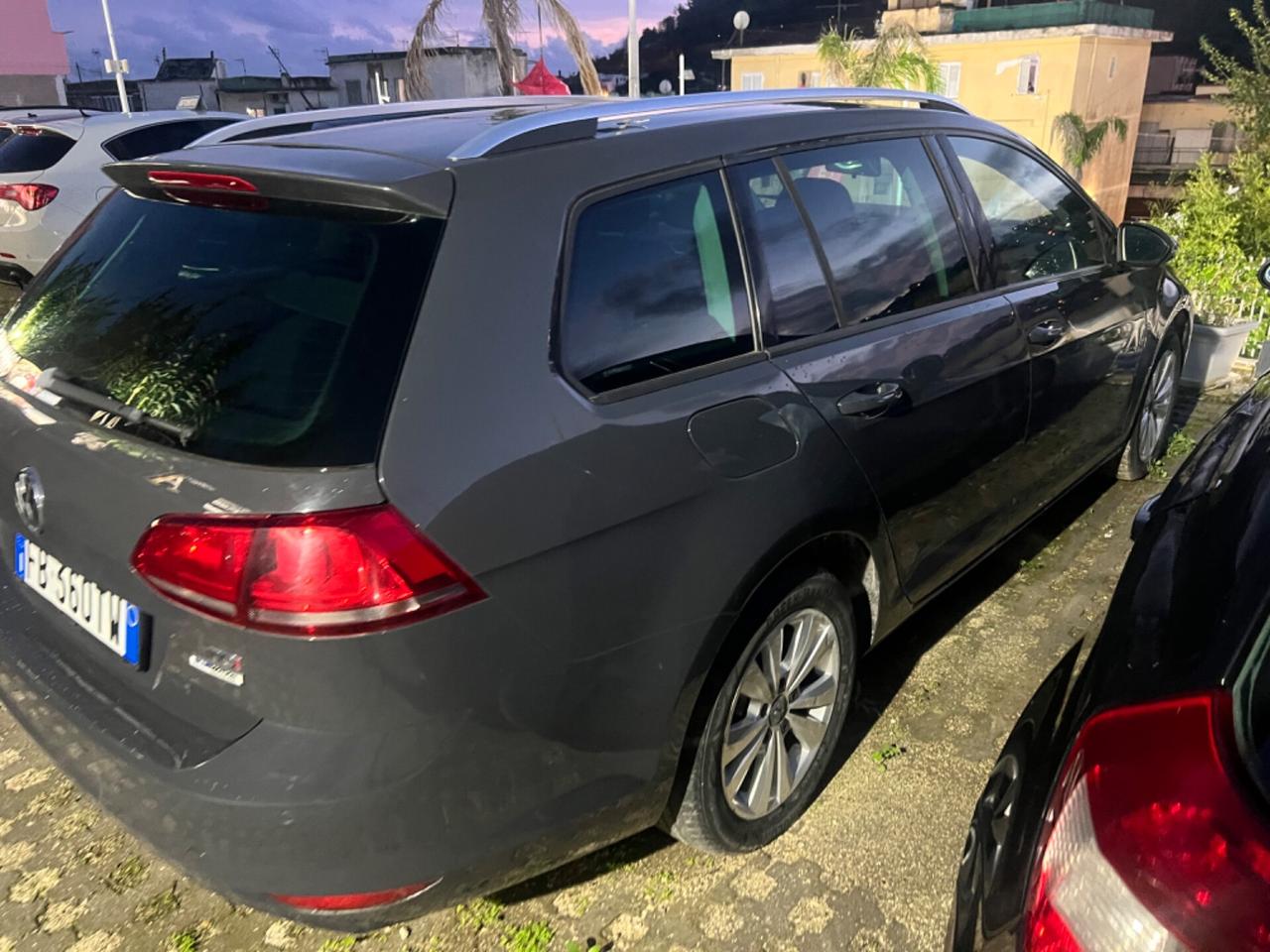 Volkswagen Golf 1.6 Tdi 105 cv Stescion anno 2016