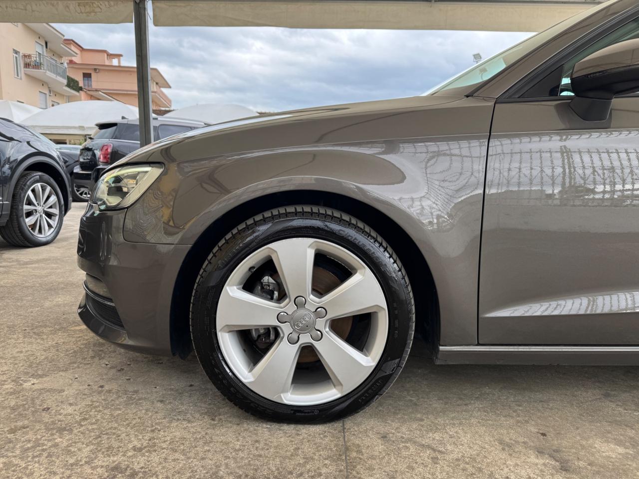 AUDI A3 2.0 TDI S TRONIC DESIGN