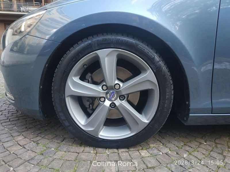 Volvo V40 D2 Powershift Momentum