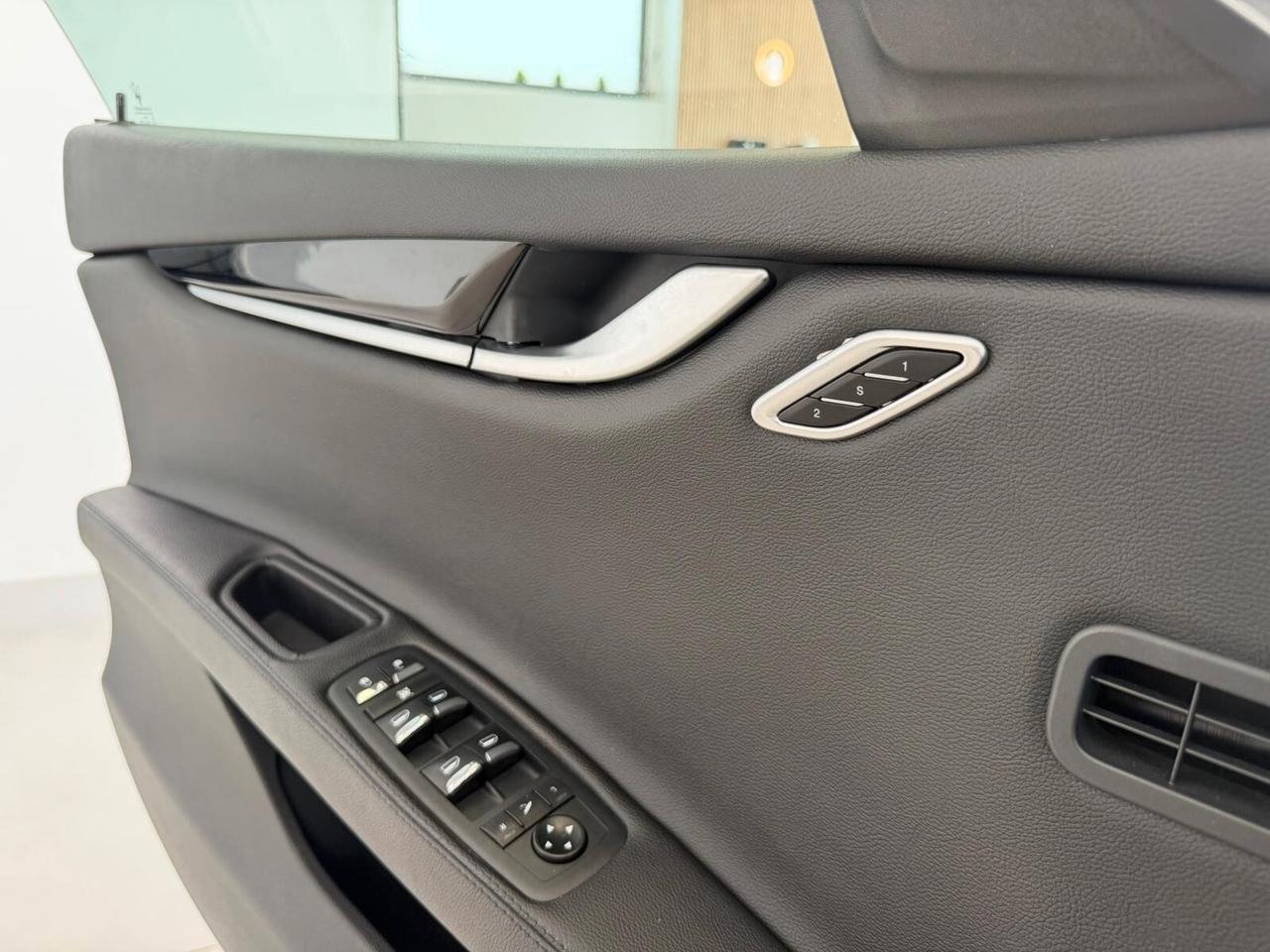 Maserati Ghibli V6 Diesel 275 CV Gransport