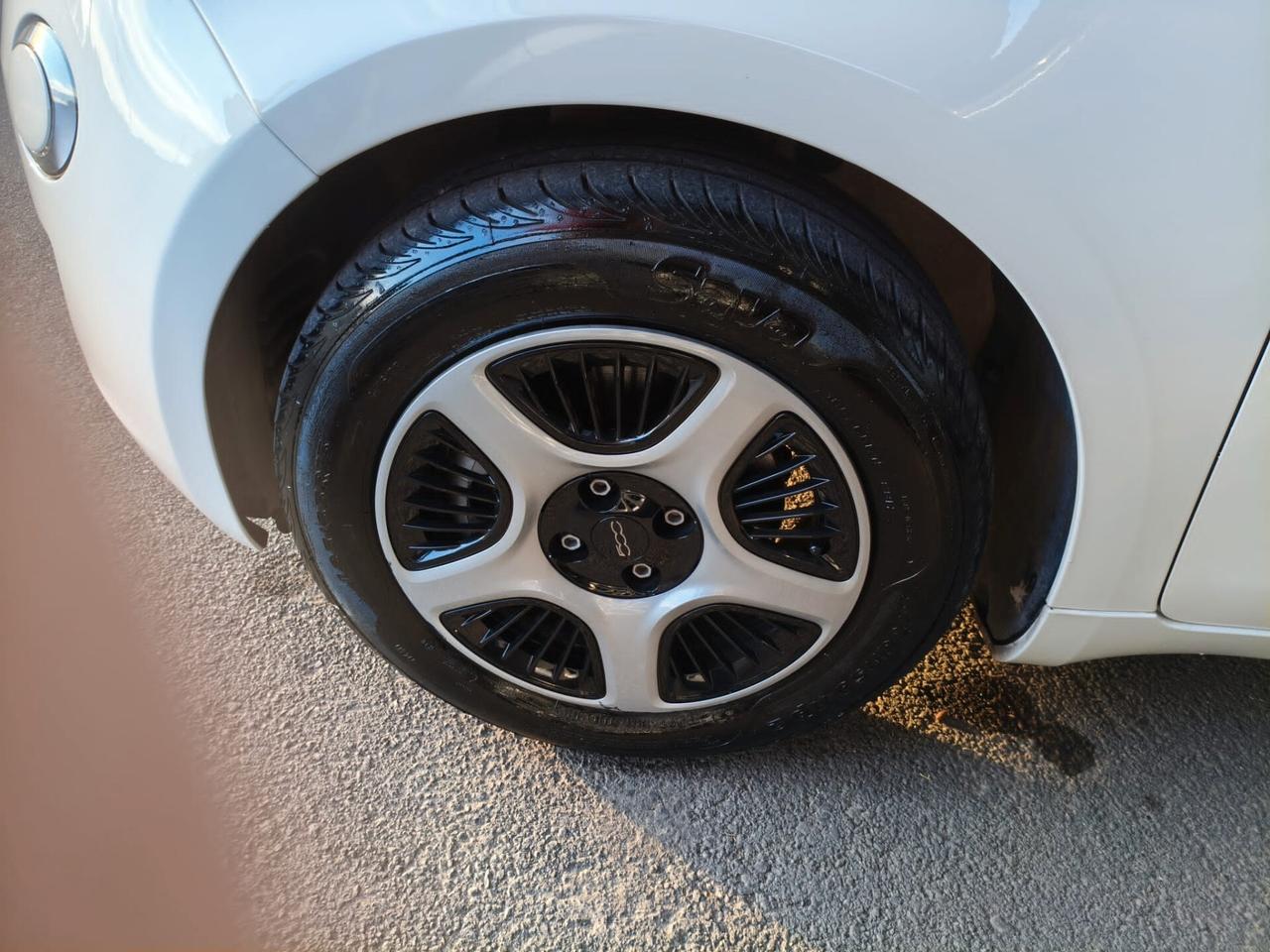 Fiat 500 500e Berlina 42 kWh Passion