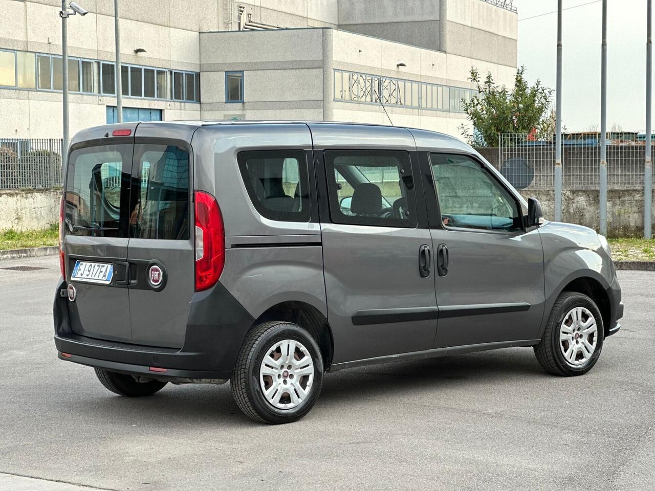 Fiat doblo 5 posti autocarro