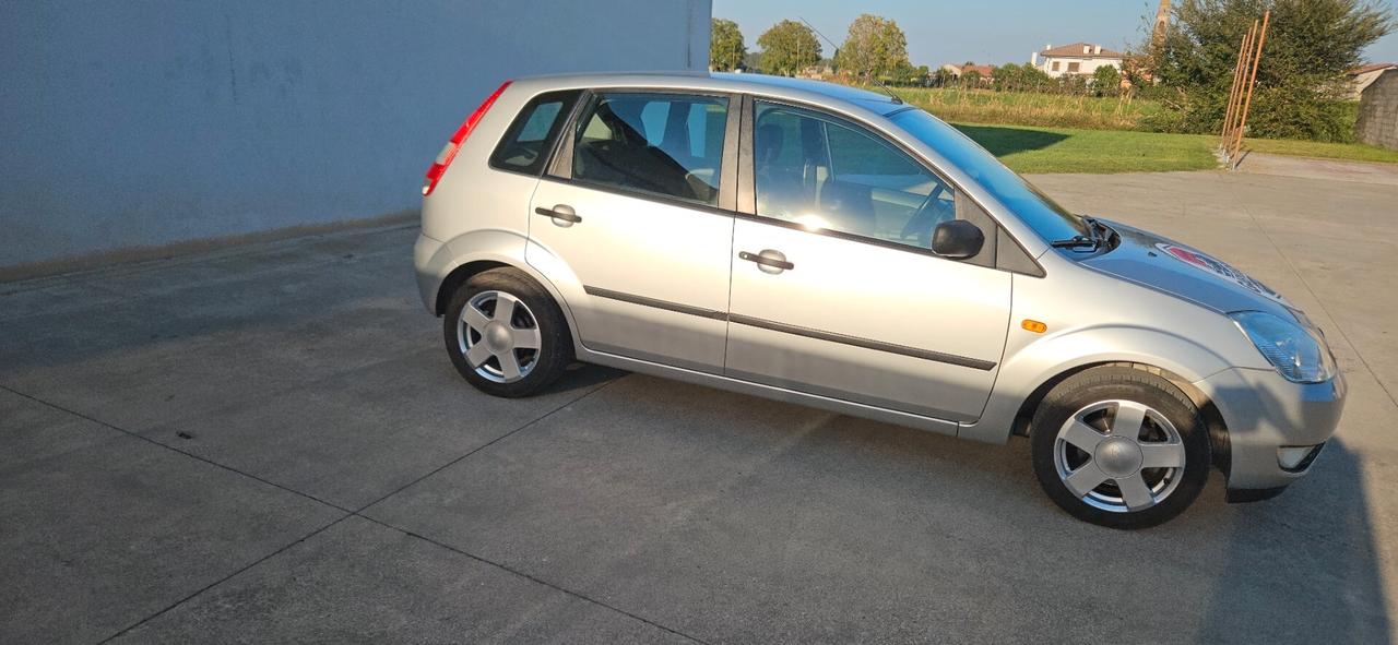 Ford Fiesta 1.2 16V 5p. Ambiente