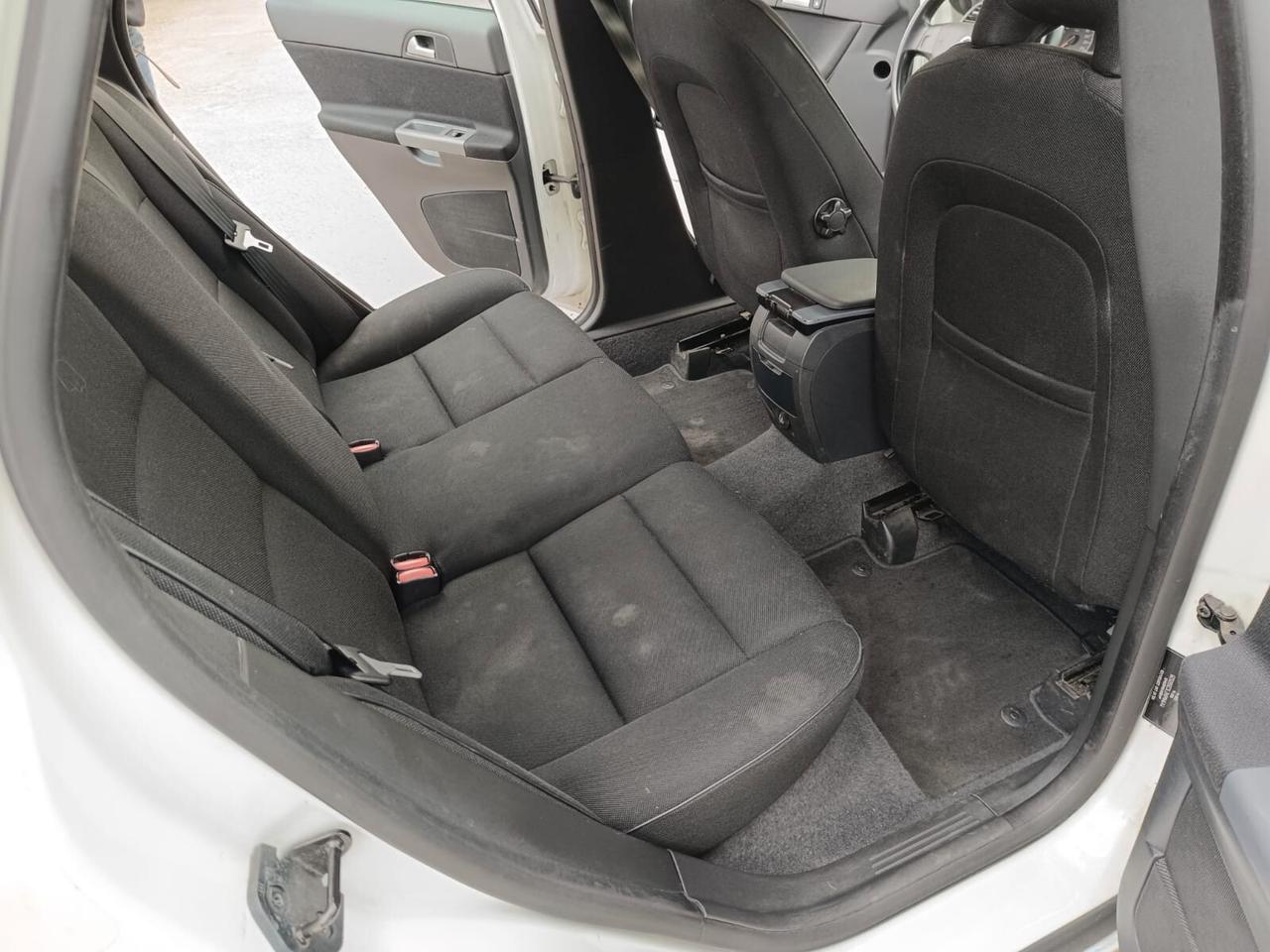 Volvo V50 D2 R-design