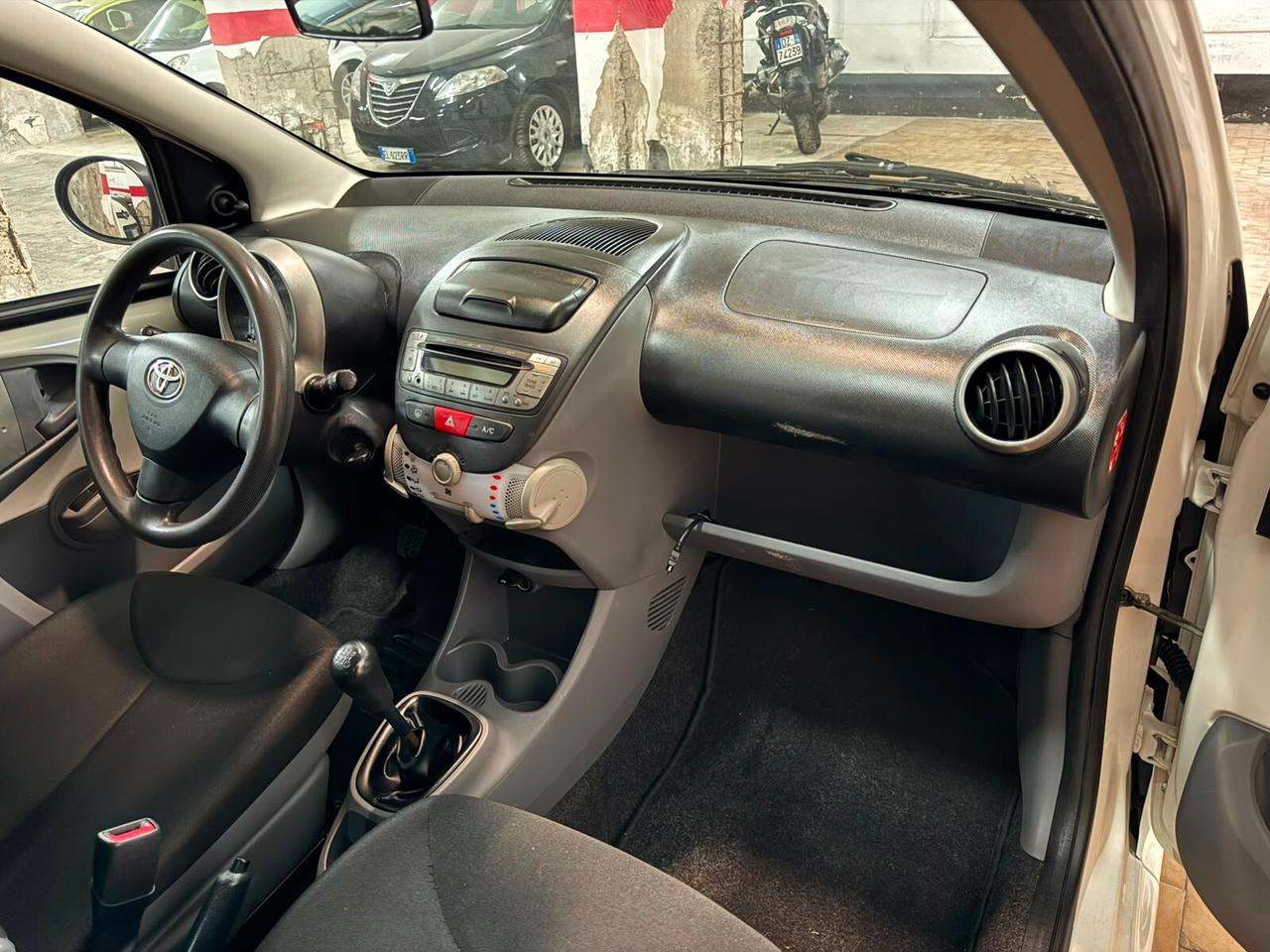 TOYOTA AYGO 1.0 CONNECT – SOLO 59.000 KM – GARANZIA – NEOPATENTATI OK”.