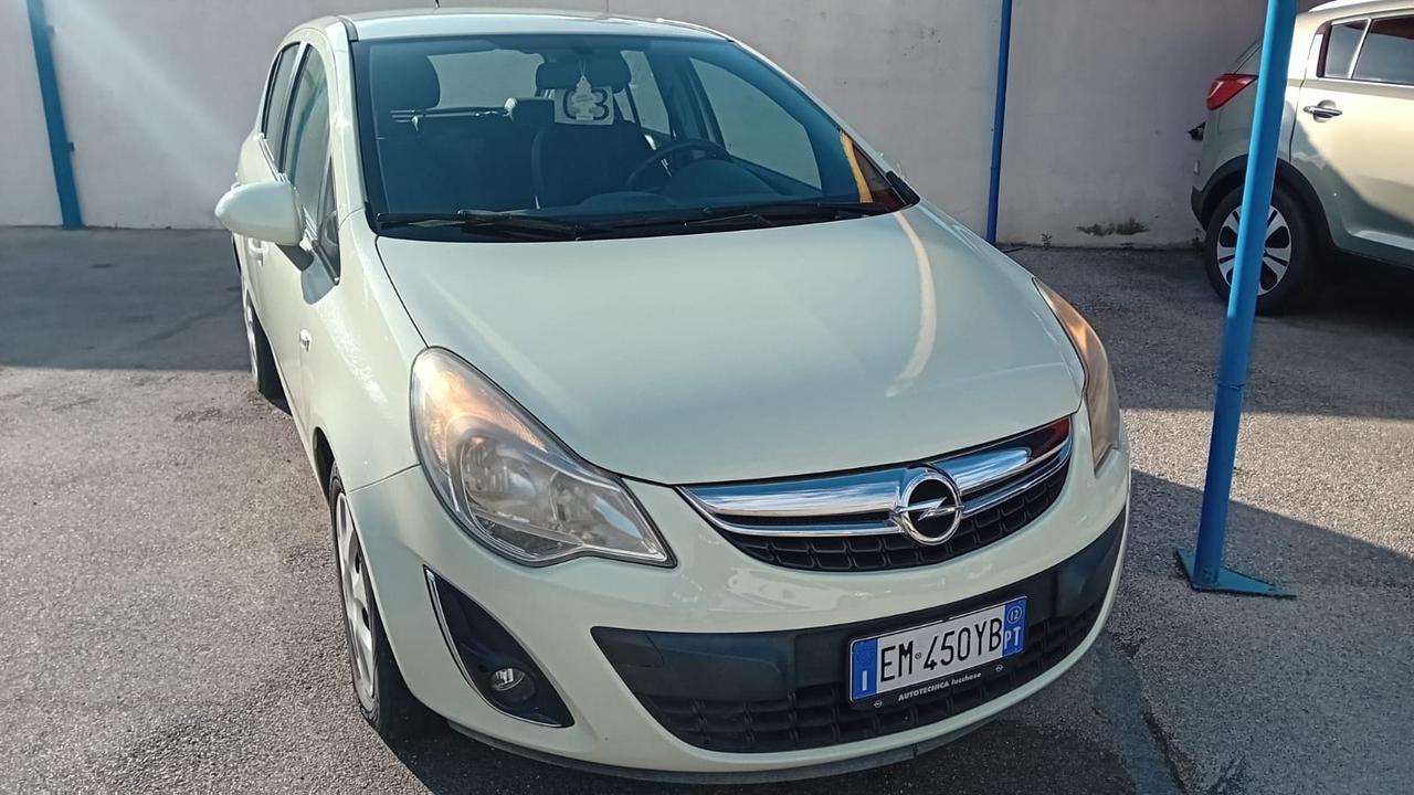 Opel corsa 5P-1.2 gpl-full-2012