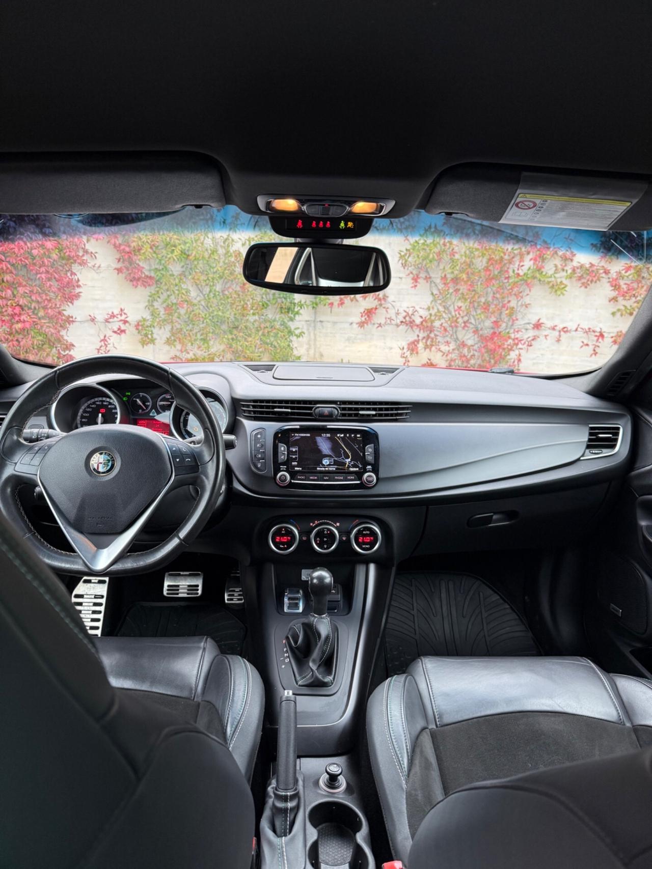 Alfa Romeo Giulietta 1750 Turbo TCT Quadrifoglio Verde Lounge Edition serie limitata N 239