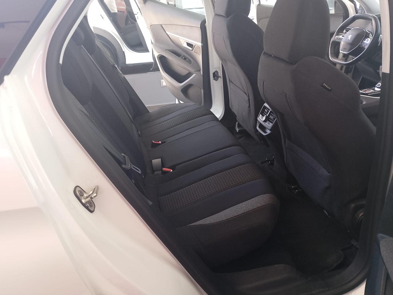 Peugeot 3008 PEUGEOT 3008 5P SUV BLUEHDI 130 EAT8 SeS BUSINESS AUTOMATICA