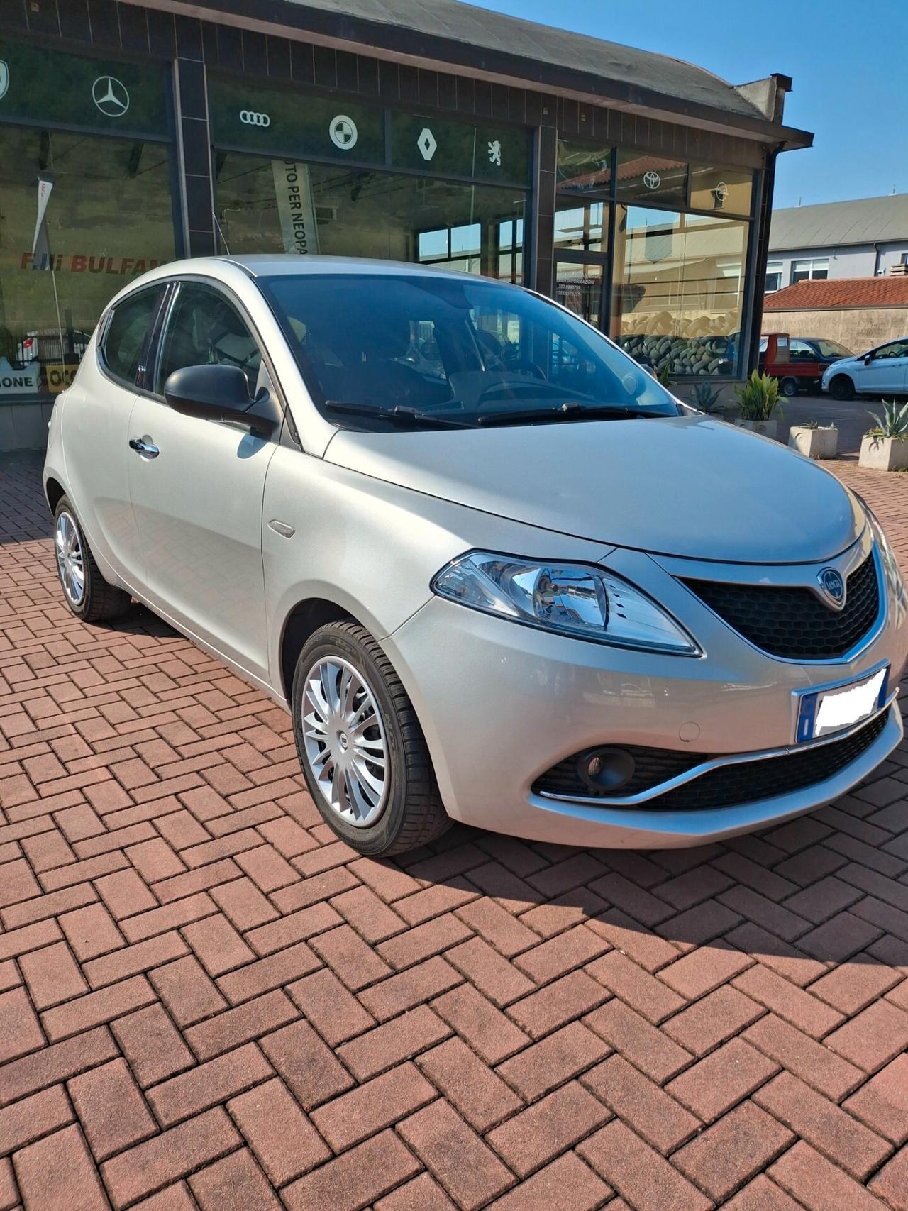 Lancia Ypsilon tenuta bene