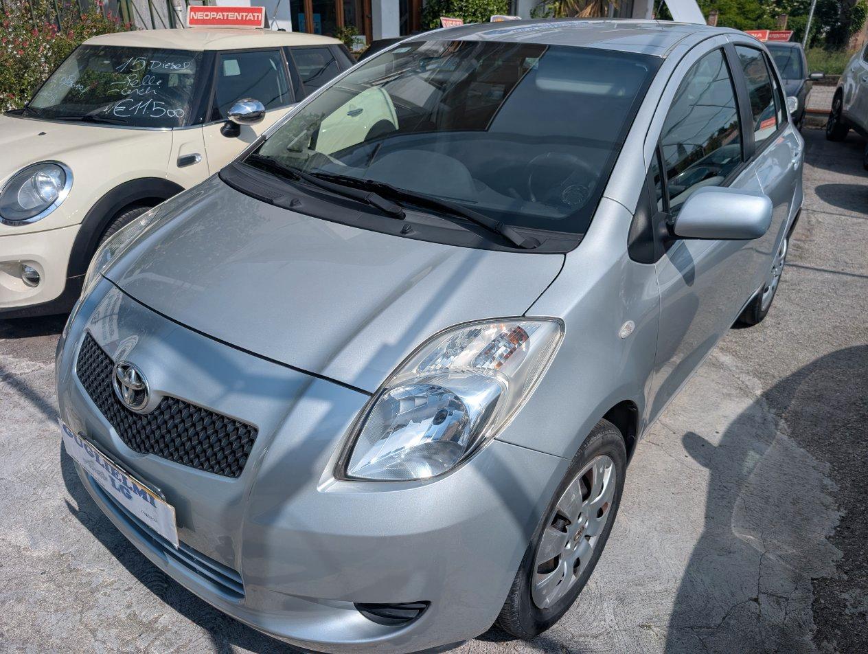 Toyota Yaris 5P 1.0 km 59.999 Neopatent. benzina Sol