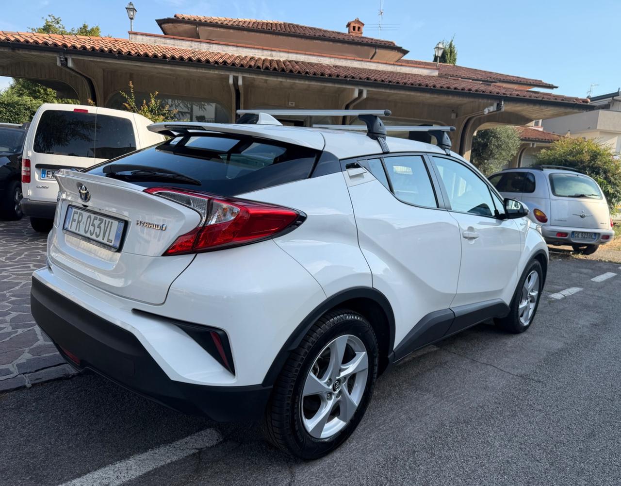 Toyota C-HR 1.8 Hybrid E-CVT Active