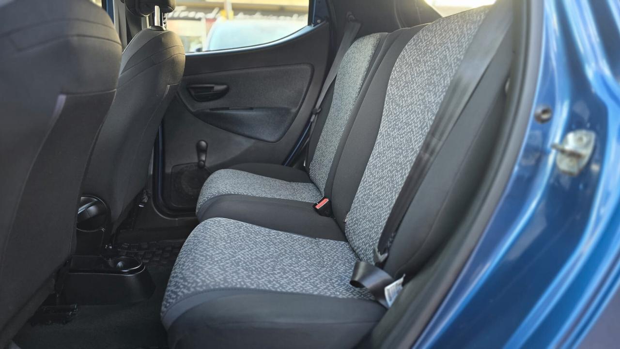 Lancia Ypsilon 1.0 FireFly 5 porte S&S Hybrid Ecochic Silver