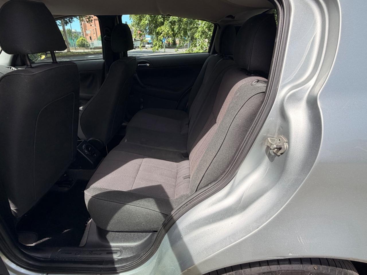 Alfa Romeo 147 1.6i T.S. (105 CV) cat 5p. Dist.