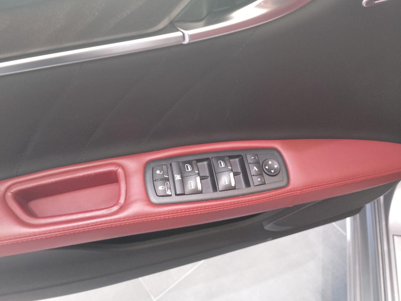 Maserati Ghibli L4 330 CV MHEV Granlusso INTERNO ROSSO CARTIER
