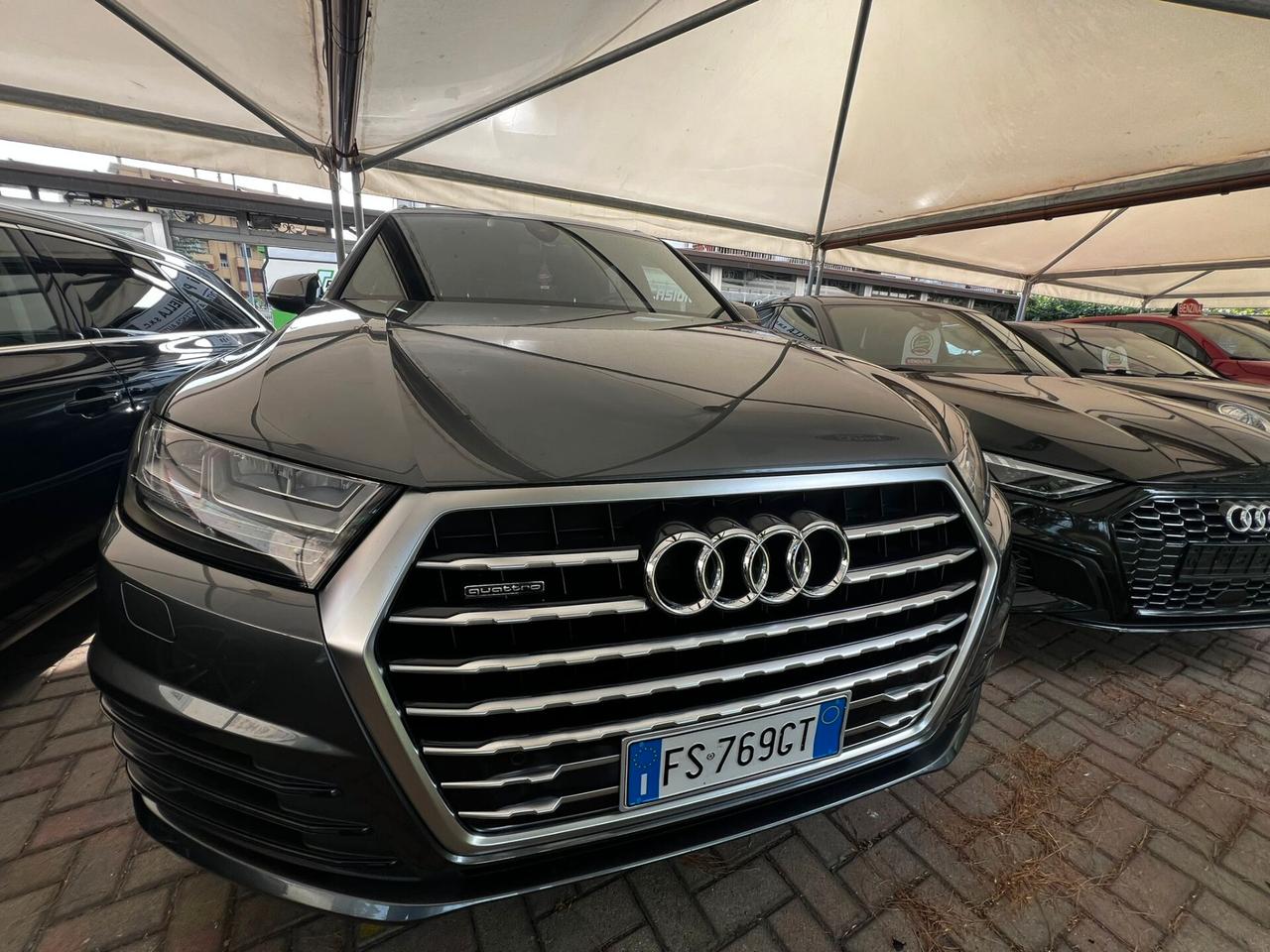 Audi Q7 S-LINE