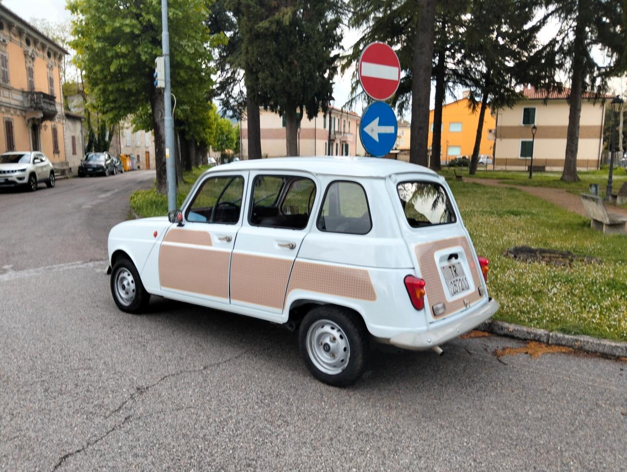 Renault R 4 Replica parisienne