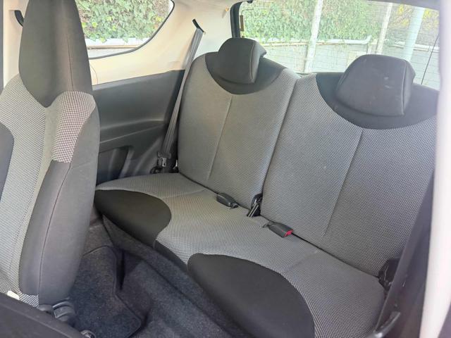 TOYOTA Aygo 80,389km 1.0 12V VVT-i 3p Orange Connect