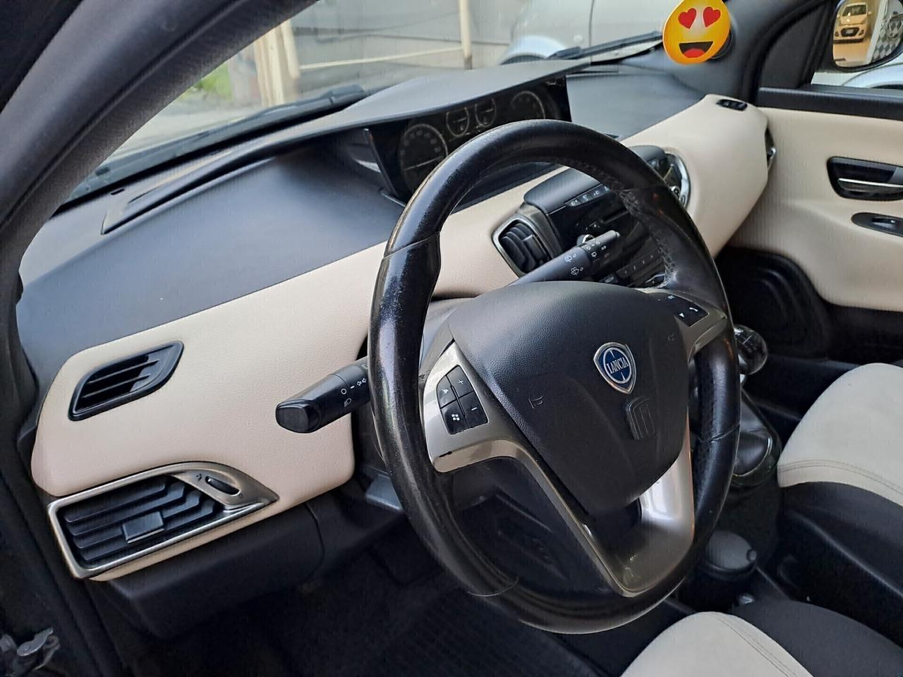 Lancia Ypsilon 0.9 TwinAir 85 CV 5 porte Metano Ecochic Gold