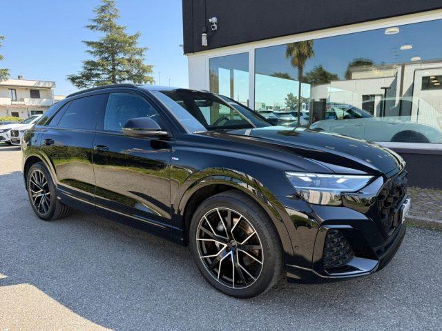 AUDI Q8 50 TDI 286 CV quattro S line edition Black Pack