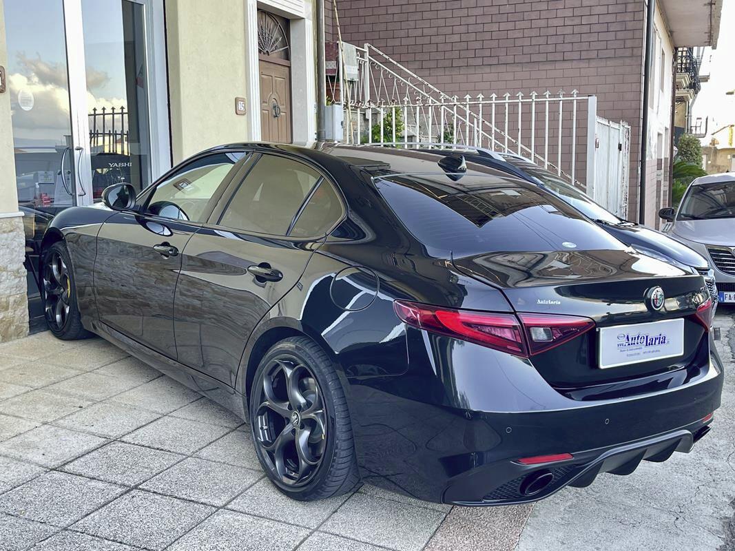 Alfa Romeo Giulia 2.2 Turbodiesel 190 CV AT8 B-Tech Blak Edition Pak esterno Veloce "Cerchi da 19°-Pinze Brembo gialle