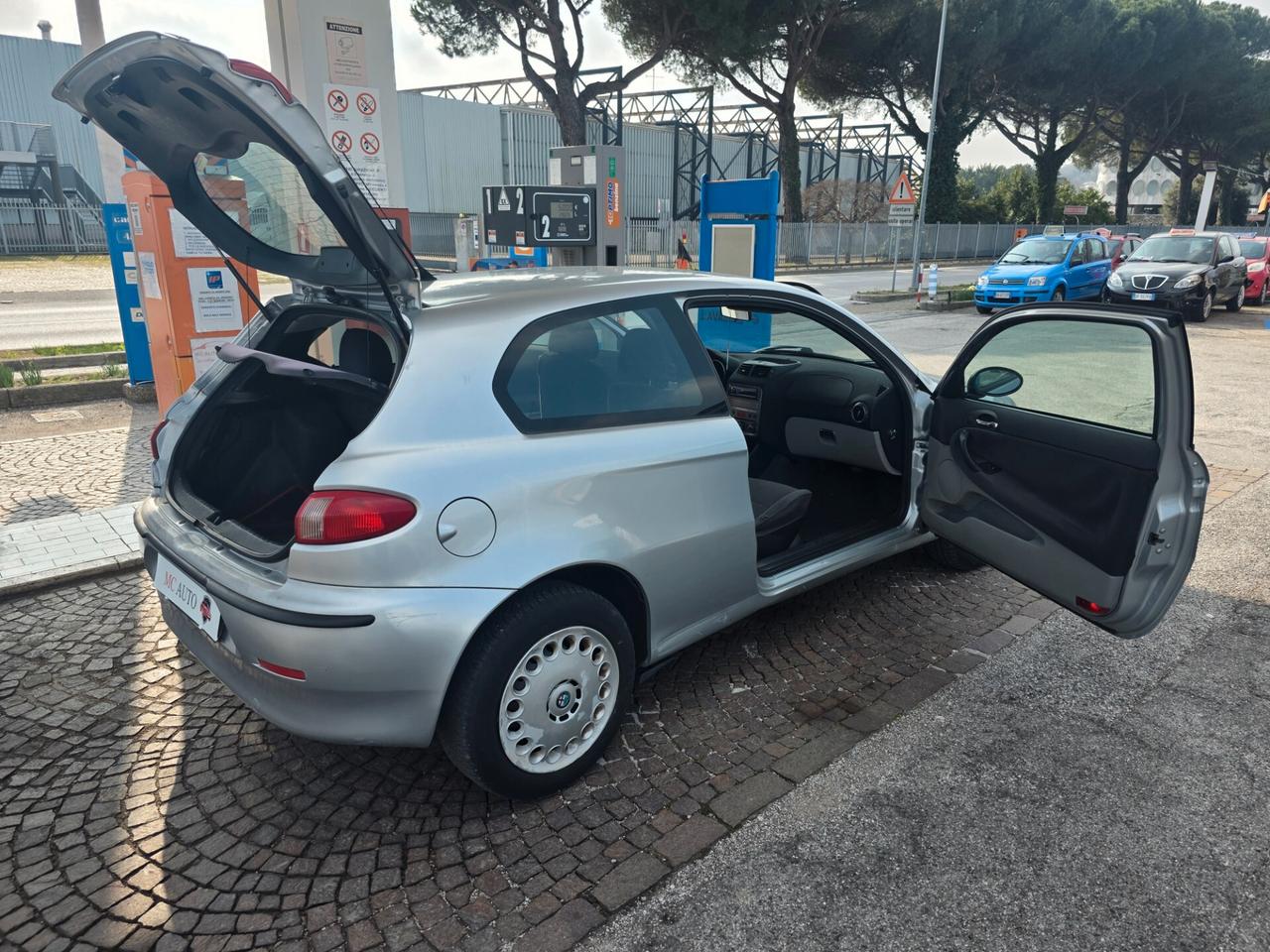 Alfa Romeo 147 1.6i 16V Twin Spark cat 3p. Con 251.000