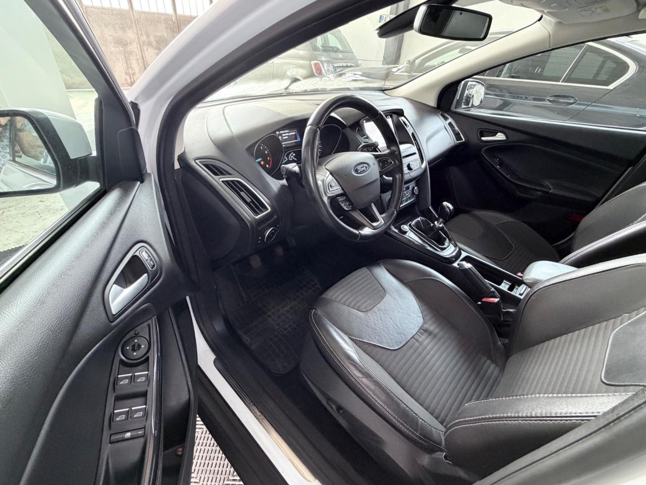 Ford Focus 1.0 EcoBoost 125CV PANORAMICO Titanium