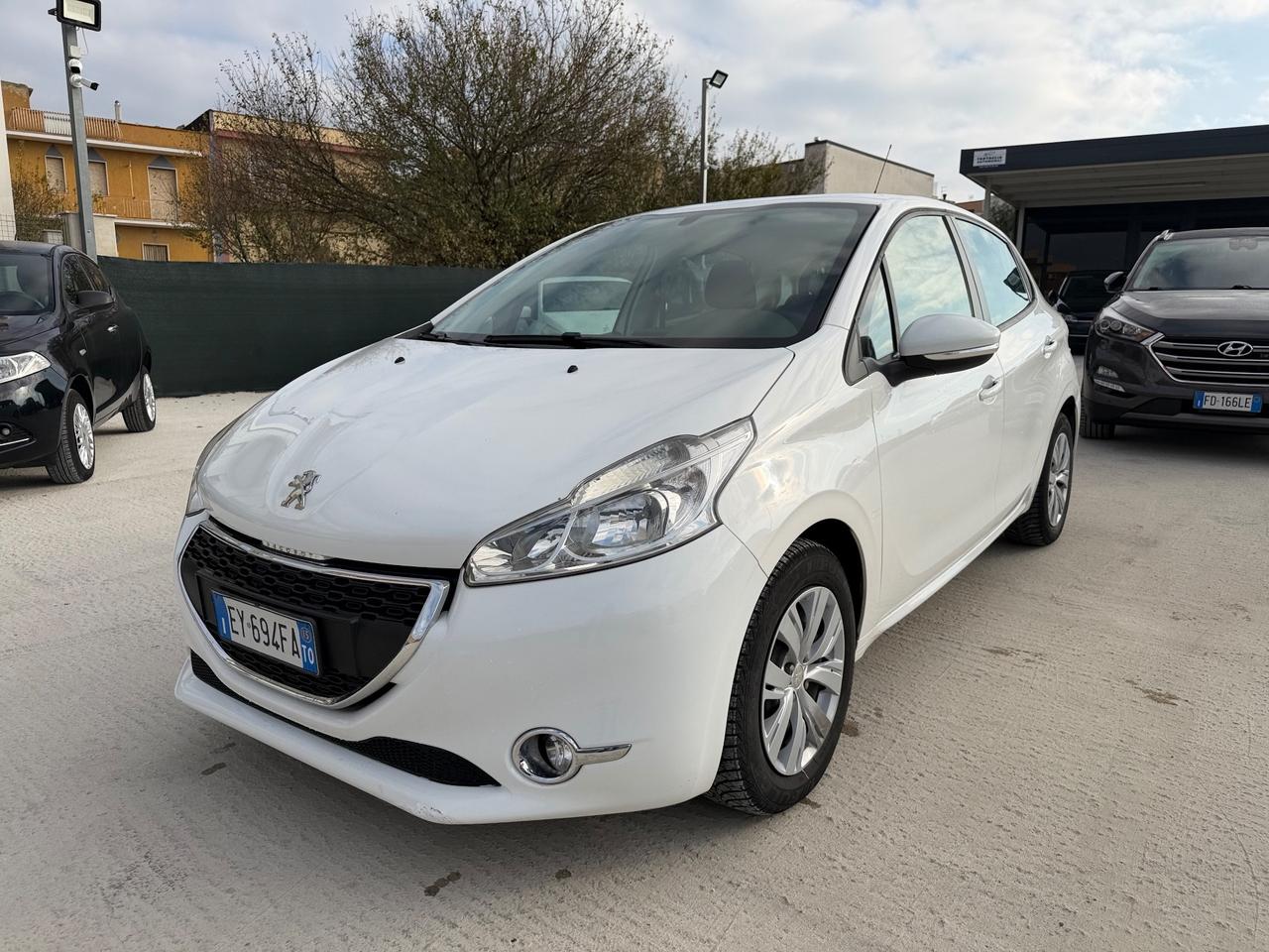 Peugeot 208 1.4 HDi 68 CV AUTOCARRO 5 POSTI